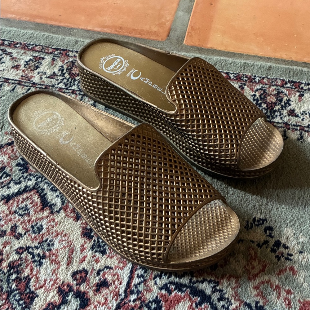 Jeffrey Campbell Gold Slip-On sandals